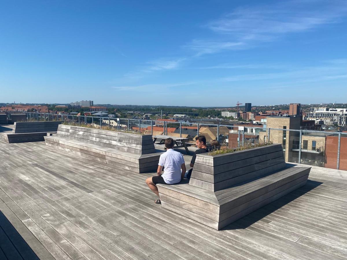 Modern Central Apt With Rooftop, Privat Balcony, & Free Parking,Next To Aarhus Attractions מראה חיצוני תמונה